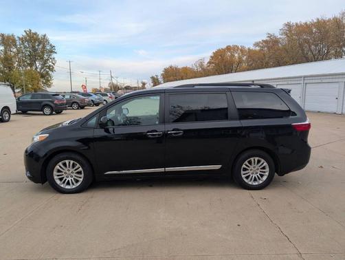 2016 Toyota Sienna XLE