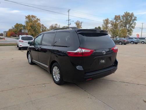 2016 Toyota Sienna XLE