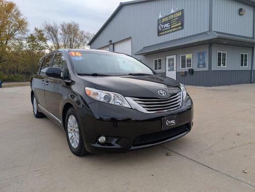 2016 Toyota Sienna XLE