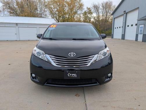 2016 Toyota Sienna XLE