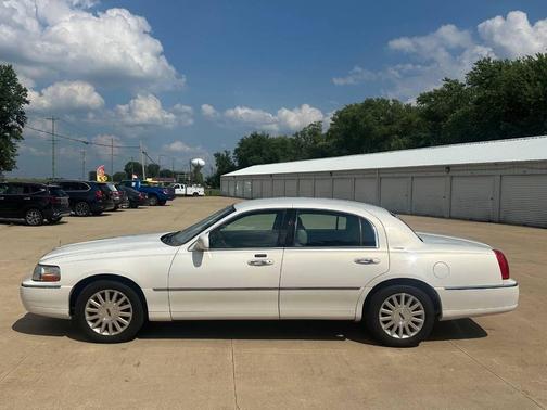 2003 Lincoln Town Car Signature