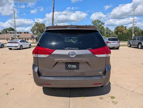 2013 Toyota Sienna XLE