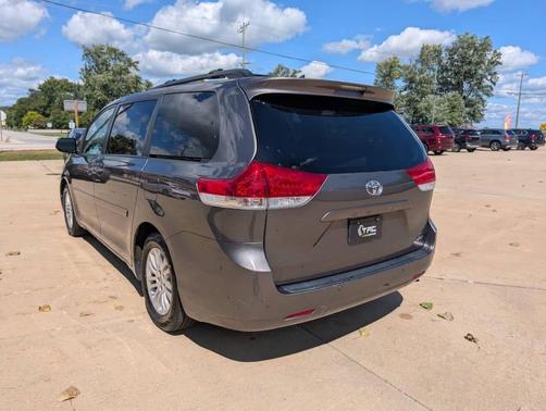 2013 Toyota Sienna XLE