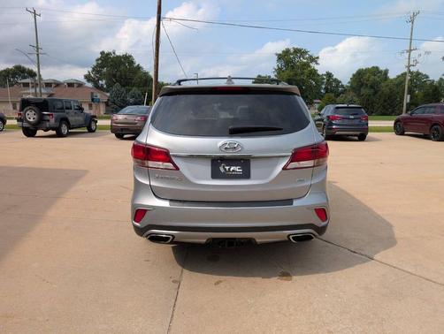 2017 Hyundai SANTA FE SE