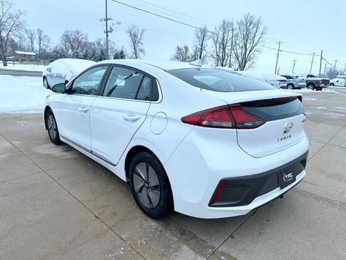 2020 Hyundai IONIQ Hybrid SE