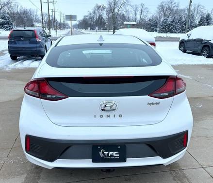 2020 Hyundai IONIQ Hybrid SE