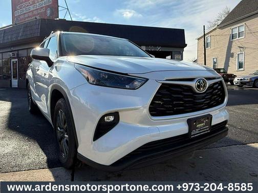 2022 Toyota Highlander LE