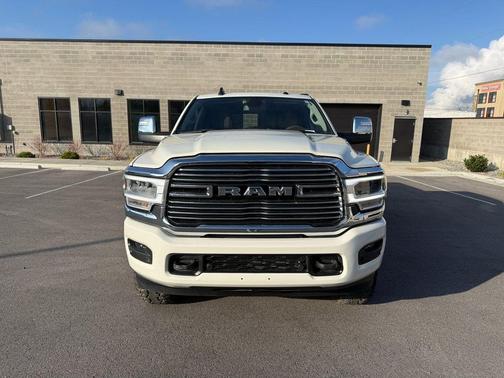 2023 RAM 3500 Laramie Crew Cab 4x4 8' Box