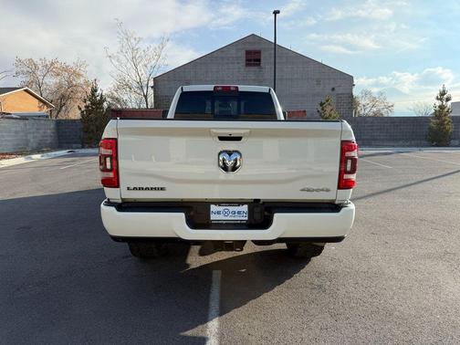 2023 RAM 3500 Laramie Crew Cab 4x4 8' Box