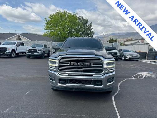 2019 RAM 3500 Laramie Crew Cab 4x4 8' Box