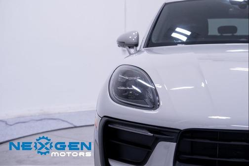 2024 Porsche Macan T