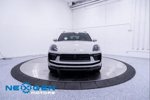 2024 Porsche Macan T