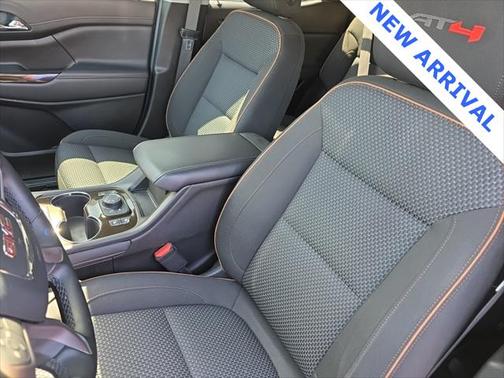 2023 GMC Acadia AWD AT4