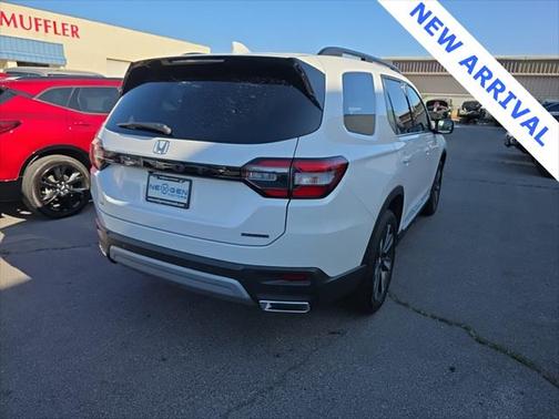 2025 Honda Pilot Touring 8-Passenger