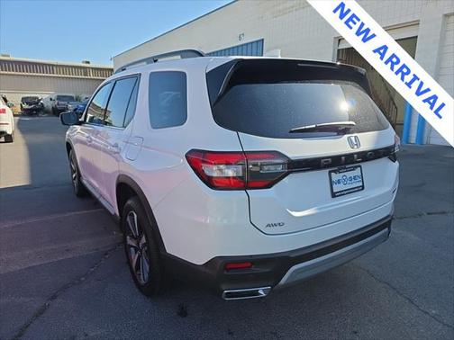 2025 Honda Pilot Touring 8-Passenger