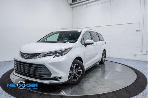 2025 Toyota Sienna Platinum