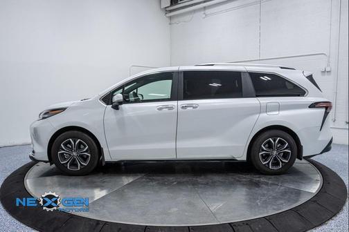 2025 Toyota Sienna Platinum
