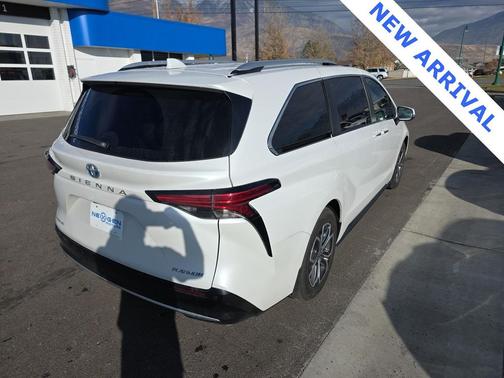 2025 Toyota Sienna Platinum