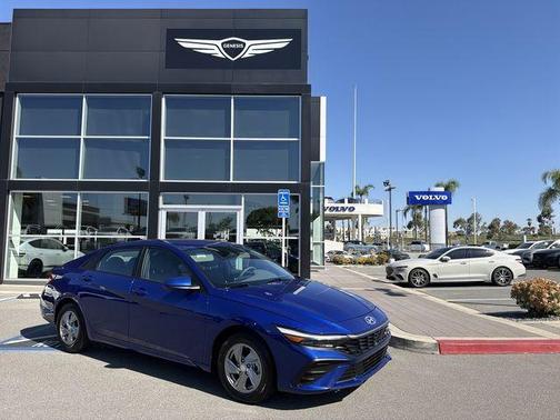 2024 Hyundai ELANTRA SE