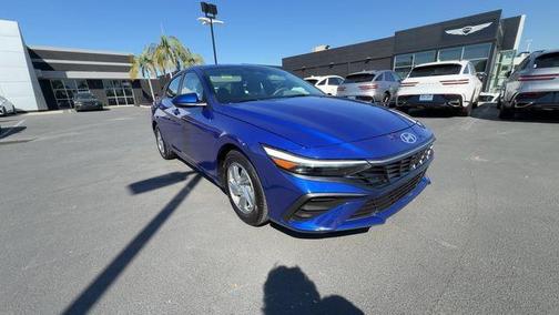 2024 Hyundai ELANTRA SE