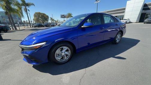 2024 Hyundai ELANTRA SE