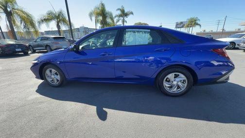 2024 Hyundai ELANTRA SE