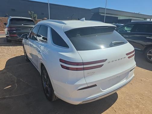 Uyuni White 2024 Genesis Electrified GV70 Advanced