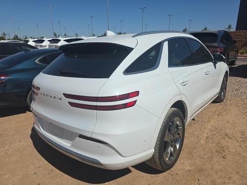 Uyuni White 2024 Genesis Electrified GV70 Advanced
