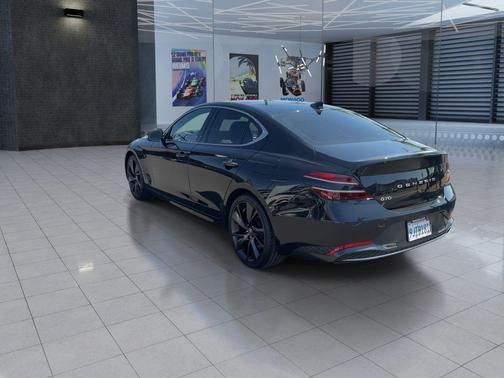 Vik Black 2023 Genesis G70 2.0T