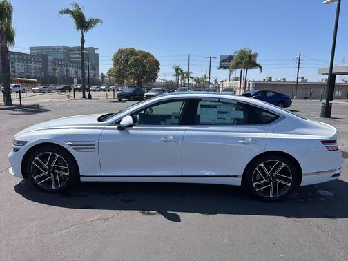 Uyuni White 2025 Genesis G80 2.5T