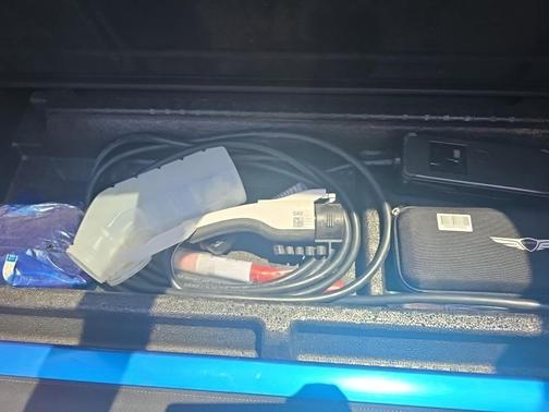 Savile Silver 2023 Genesis Electrified GV70 Advanced