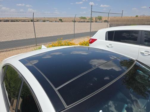 Uyuni White 2023 Genesis G70 2.0T