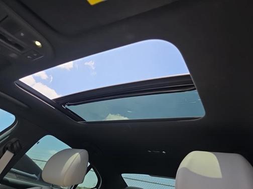 Uyuni White 2023 Genesis G70 2.0T