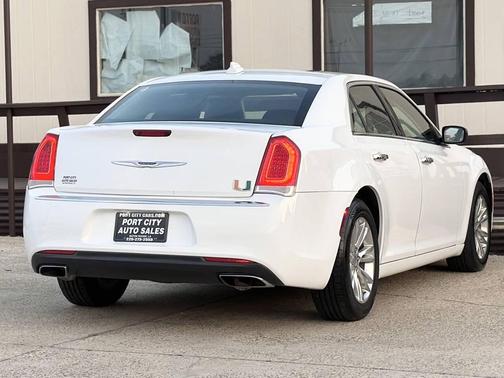 2016 Chrysler 300 S
