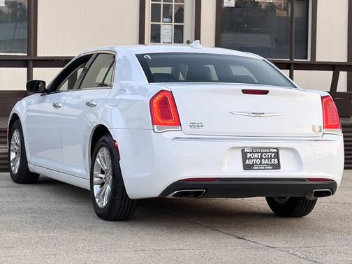 2016 Chrysler 300 S