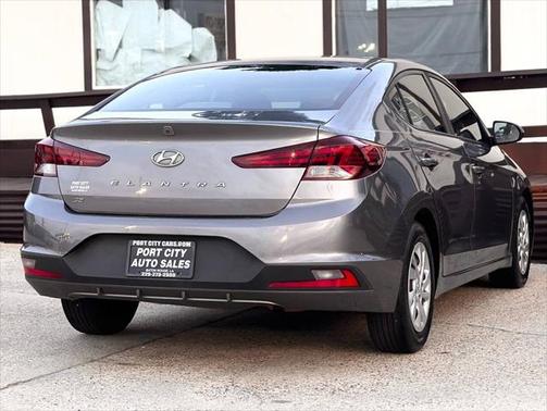 2019 Hyundai ELANTRA SE