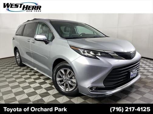2022 Toyota Sienna XLE 8 Passenger