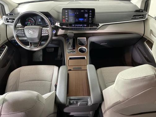 2022 Toyota Sienna LE