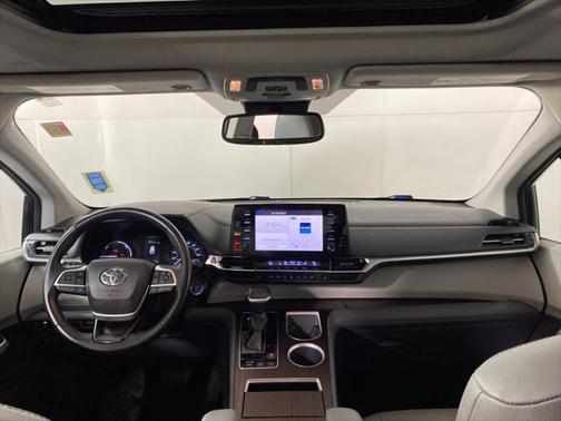 2021 Toyota Sienna XLE 8 Passenger