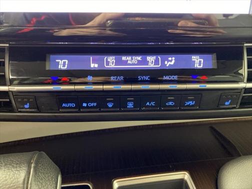 2021 Toyota Sienna XLE 8 Passenger