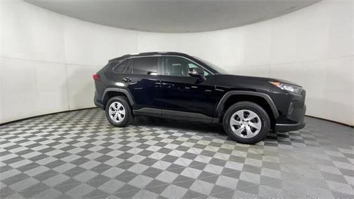 Photo 5 of 29 of 2019 Toyota RAV4 LE