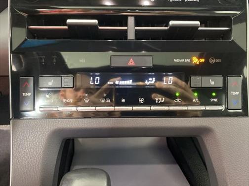 2021 Toyota Avalon Hybrid XLE Plus