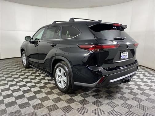 2025 Toyota Highlander LE