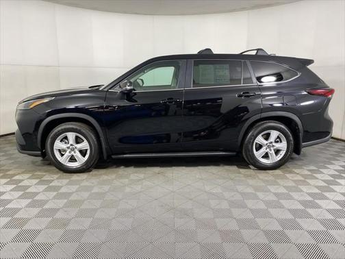 2025 Toyota Highlander LE