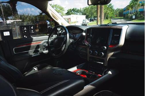 2019 RAM 2500 Laramie Crew Cab 4x4 6'4' Box