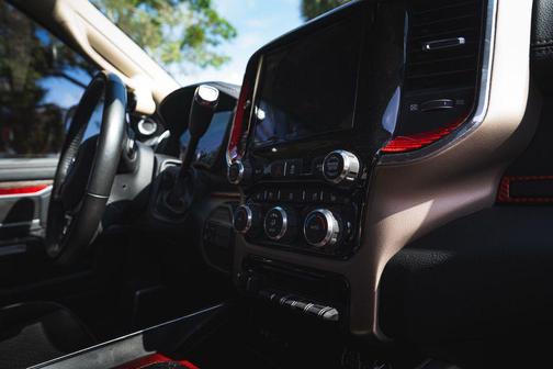 2019 RAM 2500 Laramie Crew Cab 4x4 6'4' Box