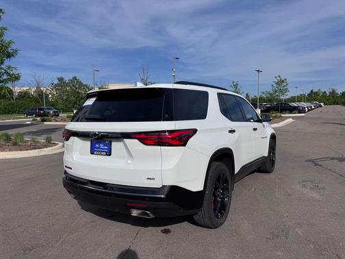 Summit White 2023 Chevrolet Traverse Premier