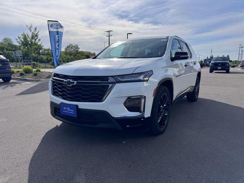 Summit White 2023 Chevrolet Traverse Premier