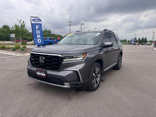Gray 2023 Honda Pilot Touring 8-Passenger