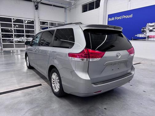 2013 Toyota Sienna XLE